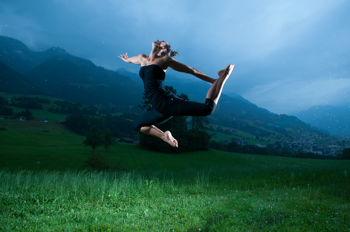 Outdoor Strobist Tanz Fotoshooting mit Tänzerin Fotograf Obwalden