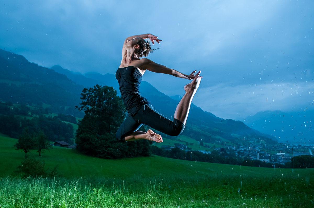Outdoor Strobist Tanz Fotoshooting mit Tänzerin Fotograf Obwalden