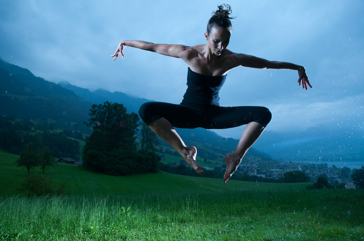 Outdoor Strobist Tanz Fotoshooting mit Tänzerin Fotograf Obwalden