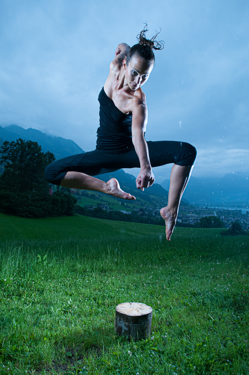 Outdoor Strobist Tanz Fotoshooting mit Tänzerin Fotograf Obwalden