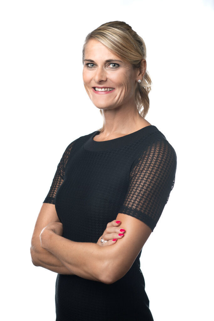 Businessportrait Frau Headshot einer Frau im Fotostudio fuer eine Business Webseite
