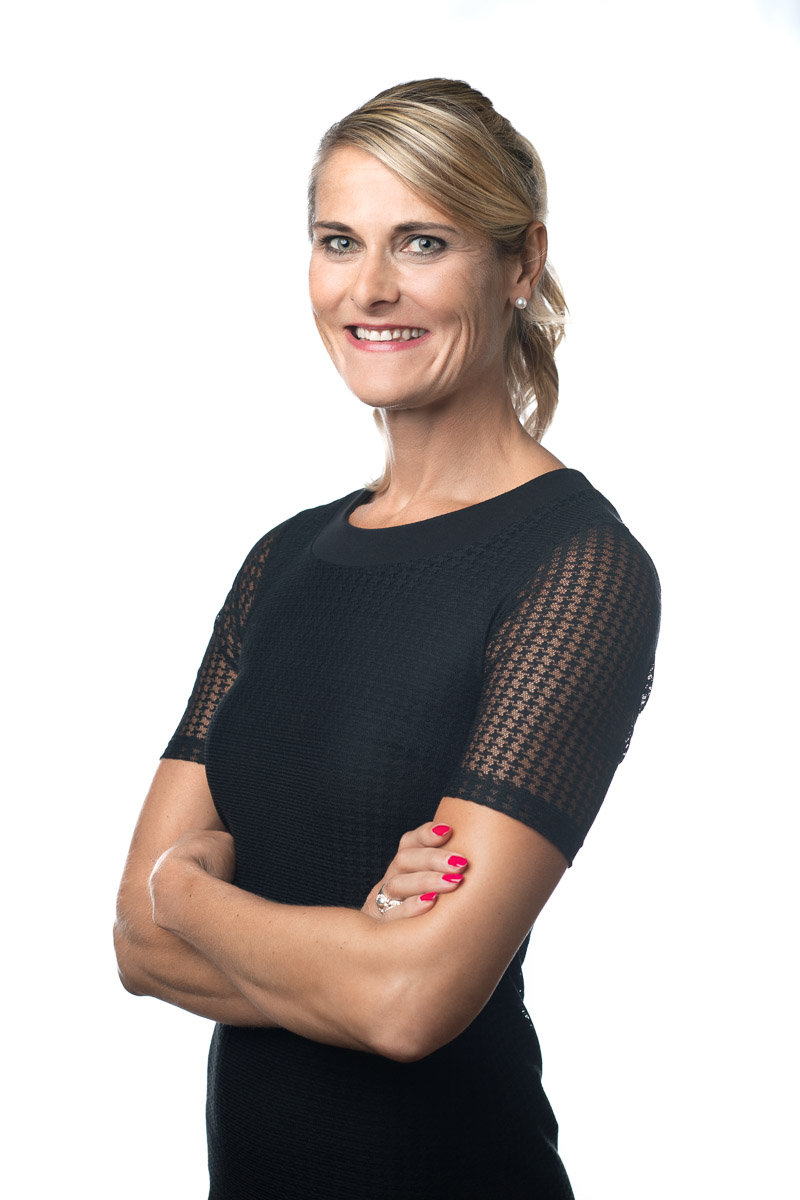 Headshots & Portraits Frau Businesswoman Businessportrait Frau Headshot einer Frau im Fotostudio fuer eine Business Webseite