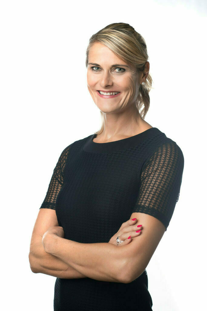 Businessportrait Frau Headshot einer Frau im Fotostudio fuer eine Business Webseite
