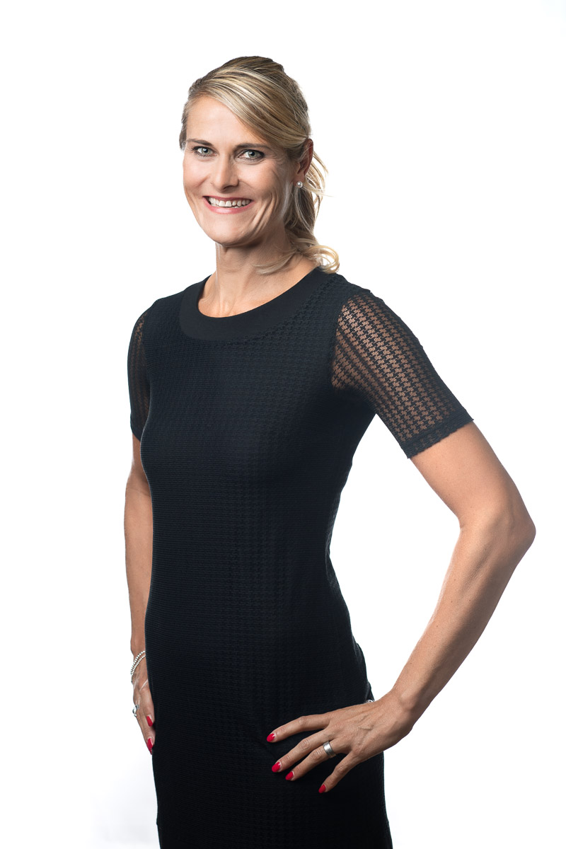 Headshots & Portraits Frau Businesswoman Businessportrait Frau Headshot einer Frau im Fotostudio fuer eine Business Webseite
