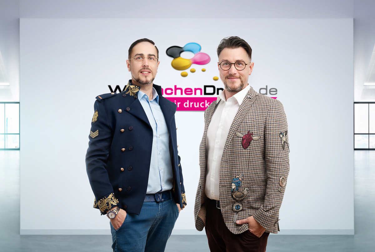 Businessportraits Composing vor weisser Wand und mit nachtraeglich eingefuegtem Hintergrund