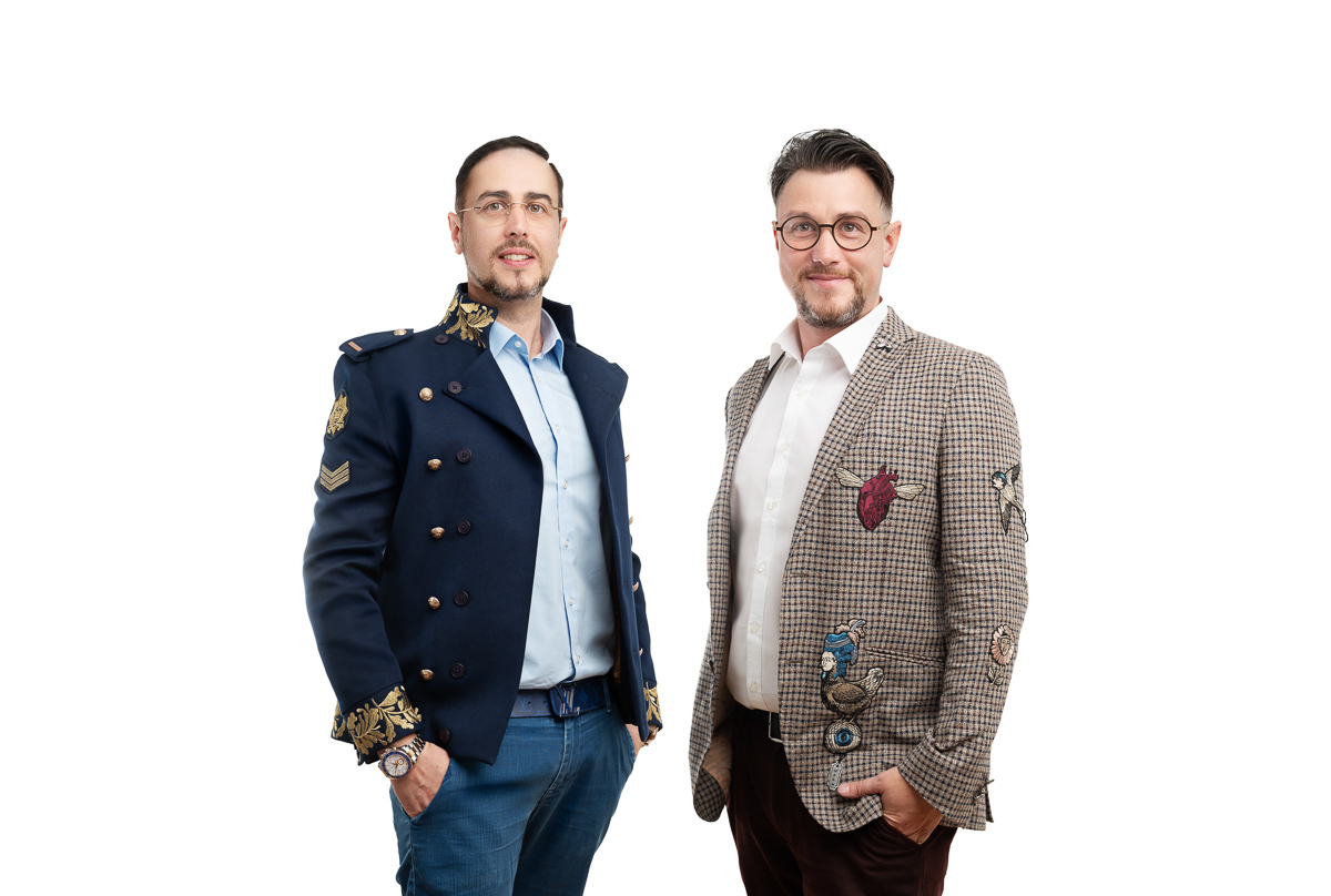 Businessportraits Composing vor weisser Wand und mit nachtraeglich eingefuegtem Hintergrund