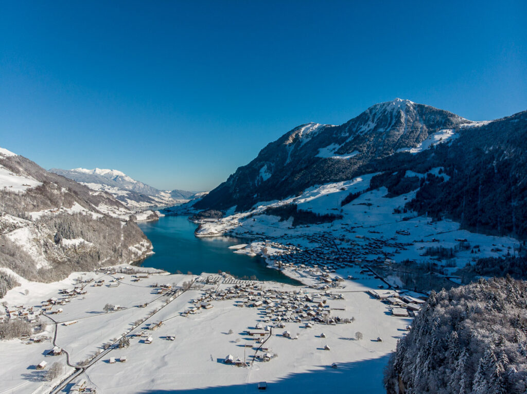 Drohnenaufnahmen Winter Obwalden Drohnenfotograf Zentralschweiz