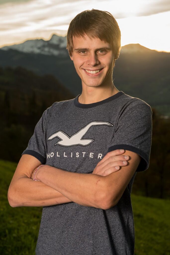 Geschwister Fotoshooting draussen in der Natur