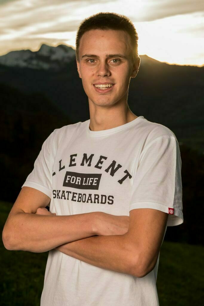 Geschwister Fotoshooting draussen in der Natur