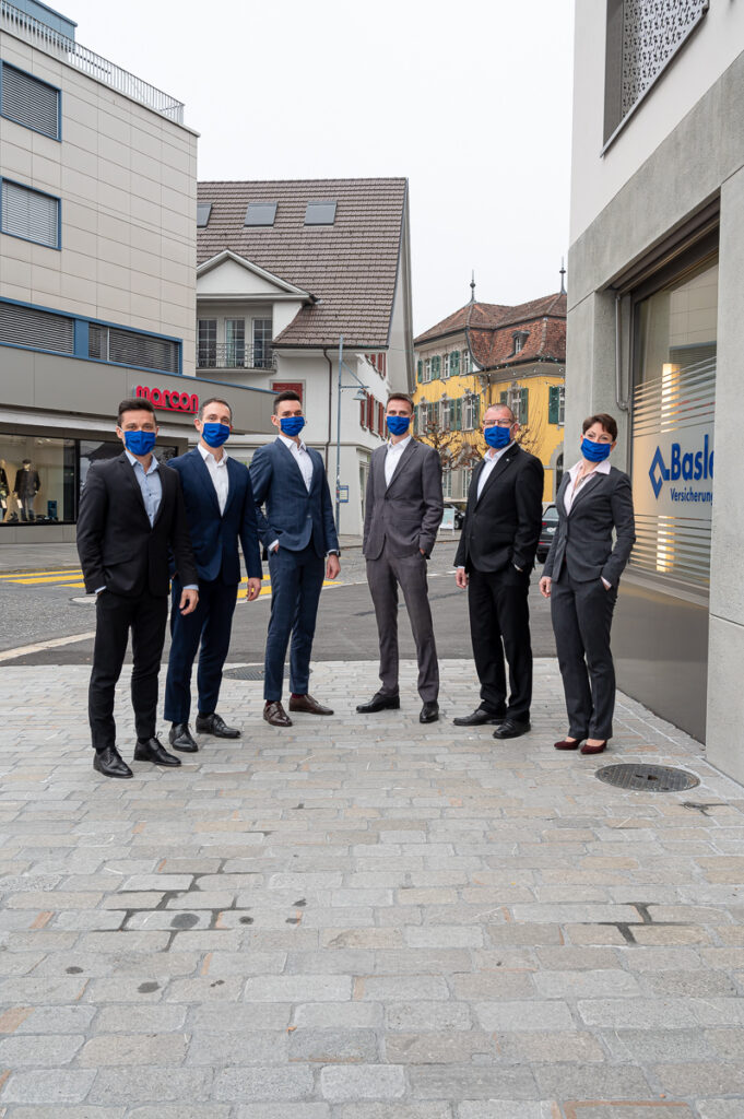 Gruppenfoto Basler Versicherungen outdoor fotografiert
