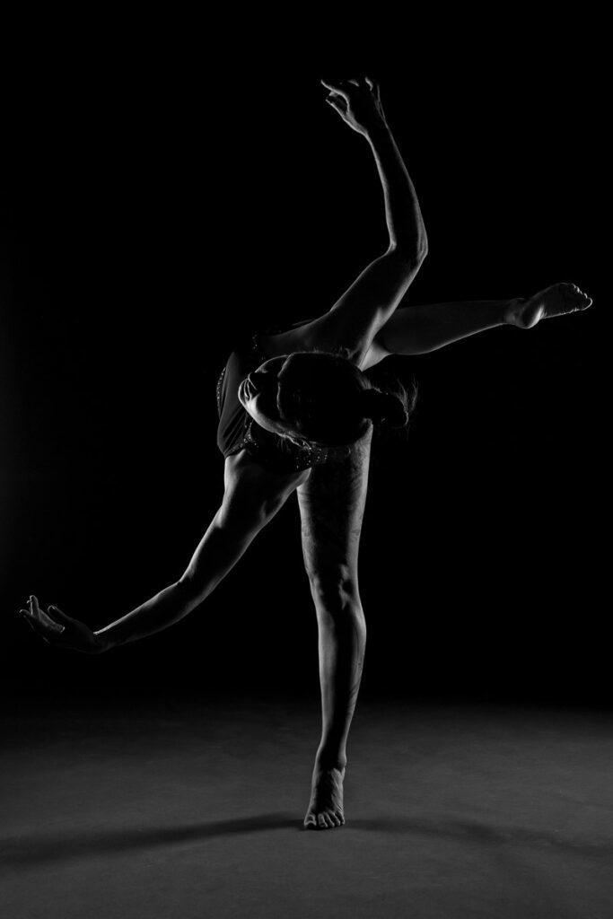 Tanz Fotoshooting mit Russischer Taenzerin Alyona im Fotostudio Fotograf fuer Poledance