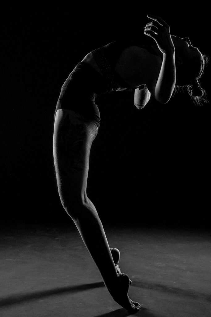 Tanz Fotoshooting mit Russischer Taenzerin Alyona im Fotostudio Fotograf fuer Poledance