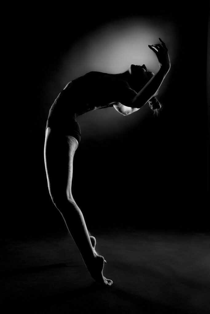 Tanz Fotoshooting mit Russischer Taenzerin Alyona im Fotostudio Fotograf fuer Poledance