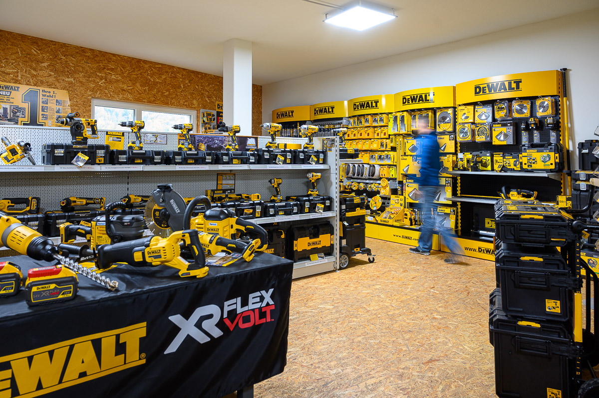 Mitarbeiterportraits und Werbefotos Werbefotografie fuer Firmen in der Schweiz und im Ausland Werbefotos fuer Liqutech AG in Giswil Obwalden