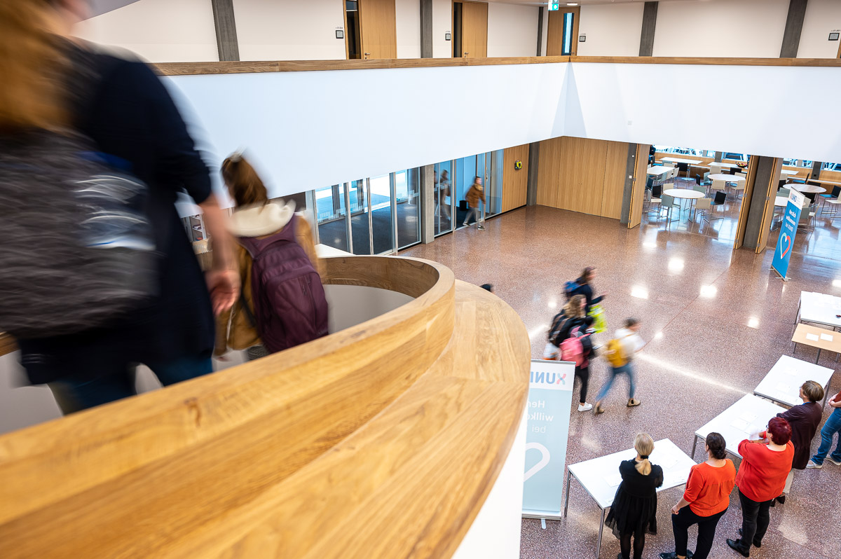 Eröffnungsfeier für Bildungszentrum XUND erster Schultag im neuen Bildungszentrum Bildreportage Luzern