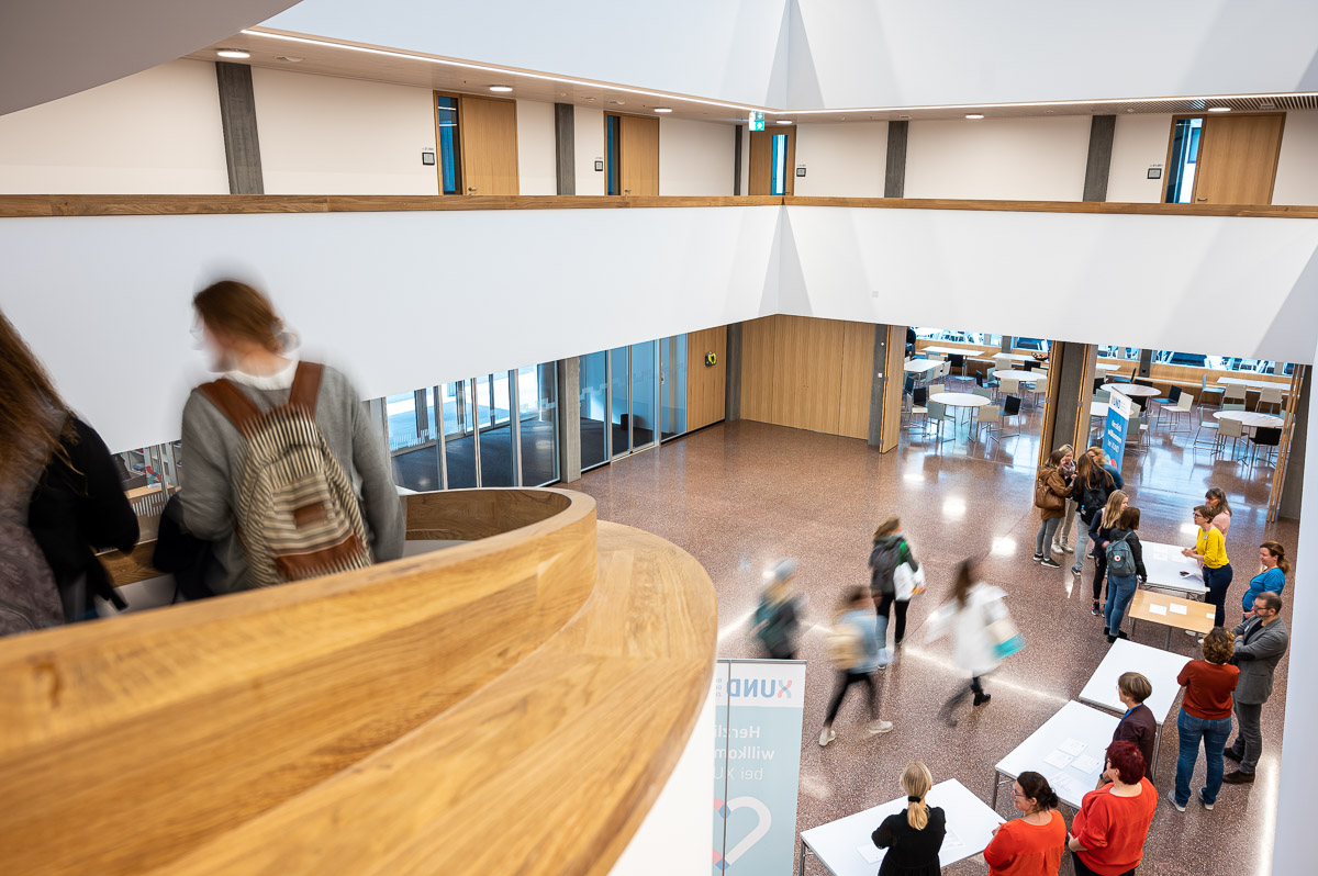 Eröffnungsfeier für Bildungszentrum XUND erster Schultag im neuen Bildungszentrum Bildreportage Luzern