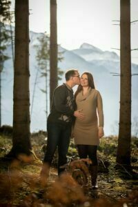 Fotoshooting Schwangerschaft Outdoor Draussen Babybauch Fotoshooting im Wald