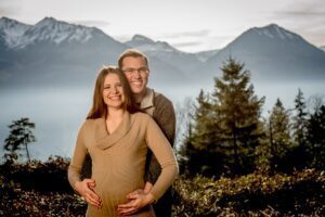 Fotoshooting Schwangerschaft Outdoor Draussen Babybauch Fotoshooting im Wald