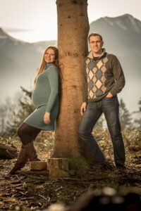 Fotoshooting Schwangerschaft Outdoor Draussen Babybauch Fotoshooting im Wald