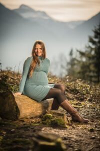 Fotoshooting Schwangerschaft Outdoor Draussen Babybauch Fotoshooting im Wald