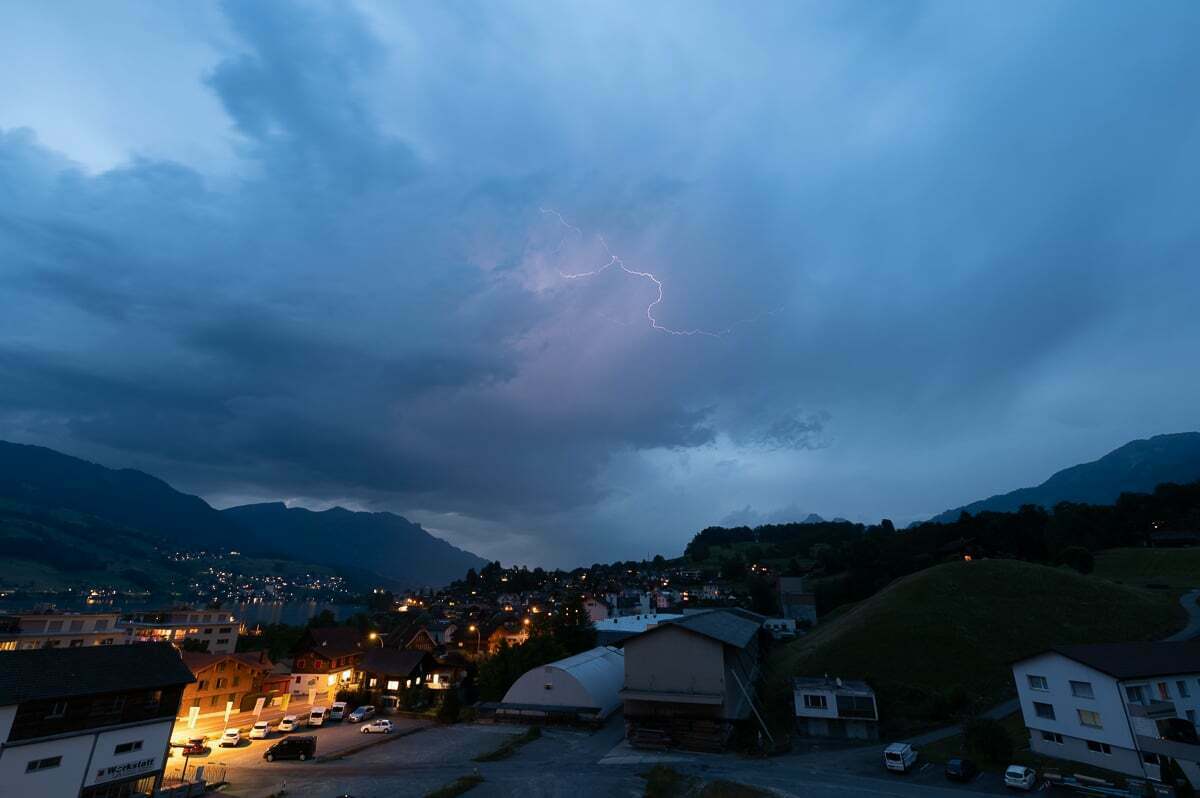 Gewitter in Sachseln Gewitter fotografiert in Sachseln Blitzlichtgewitter in Sachseln Fotograf Obwalden