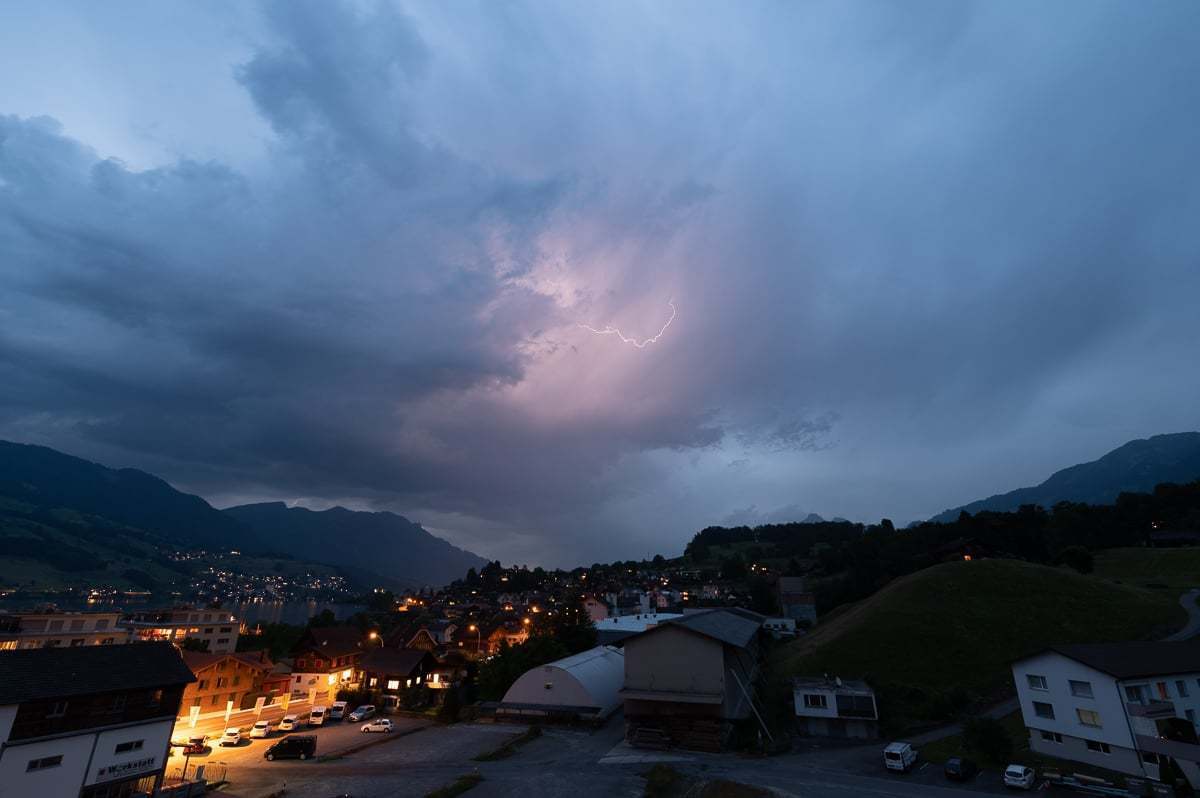 Gewitter in Sachseln Gewitter fotografiert in Sachseln Blitzlichtgewitter in Sachseln Fotograf Obwalden