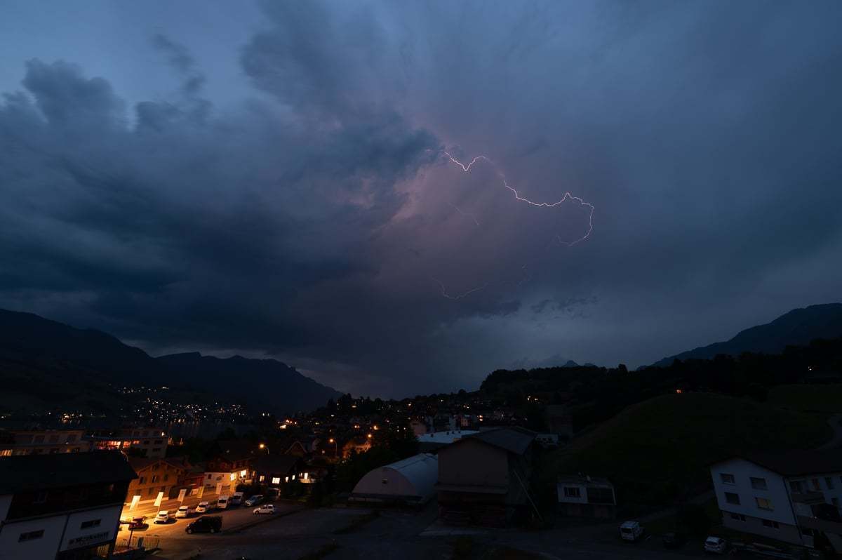Gewitter in Sachseln Gewitter fotografiert in Sachseln Blitzlichtgewitter in Sachseln Fotograf Obwalden