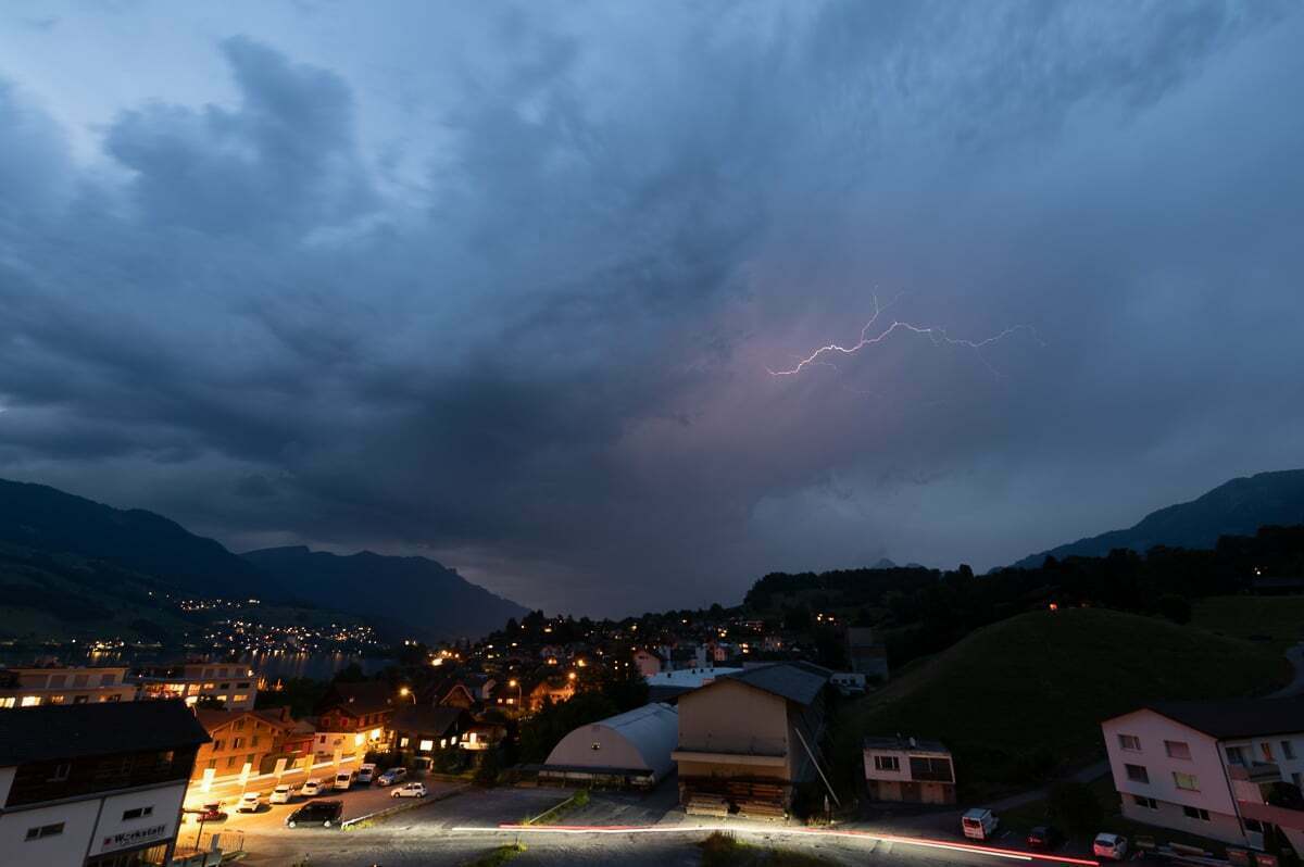 Gewitter in Sachseln Gewitter fotografiert in Sachseln Blitzlichtgewitter in Sachseln Fotograf Obwalden