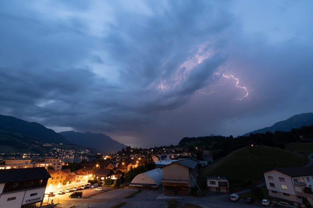 Gewitter fotografiert in Sachseln Blitzlichtgewitter in Sachseln Fotograf Obwalden