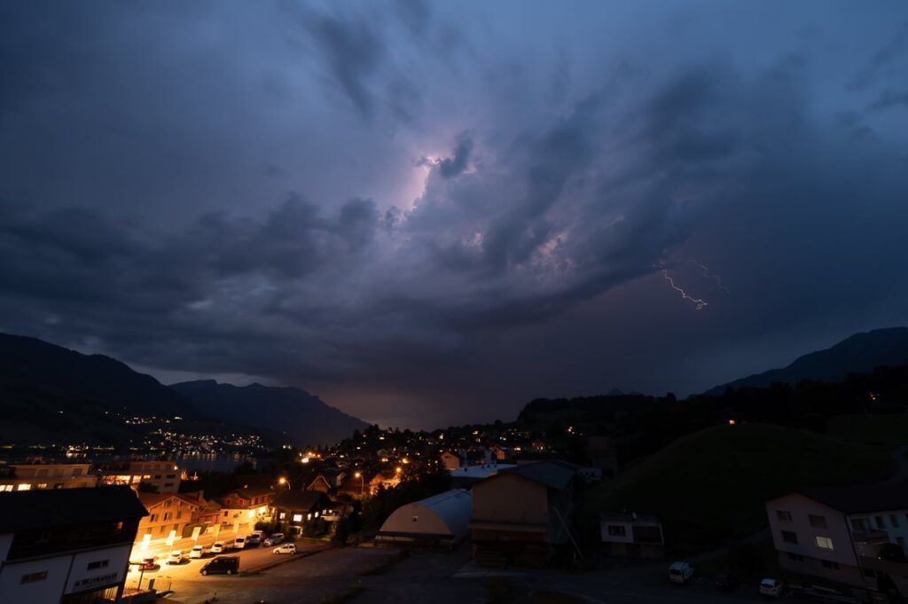 Gewitter fotografiert in Sachseln Blitzlichtgewitter in Sachseln Fotograf Obwalden