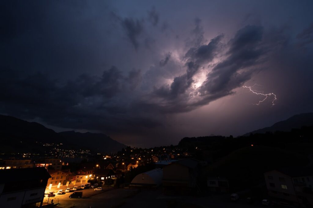 Gewitter fotografiert in Sachseln Blitzlichtgewitter in Sachseln Fotograf Obwalden