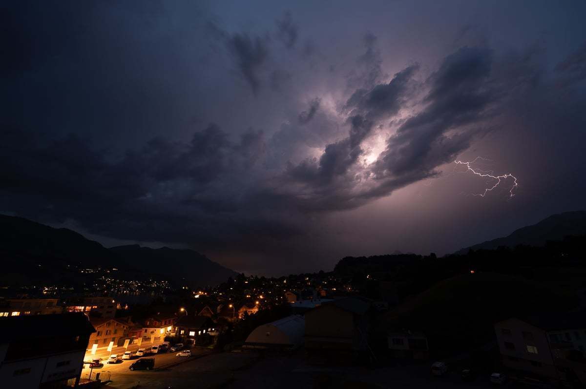Gewitter in Sachseln Gewitter fotografiert in Sachseln Blitzlichtgewitter in Sachseln Fotograf Obwalden