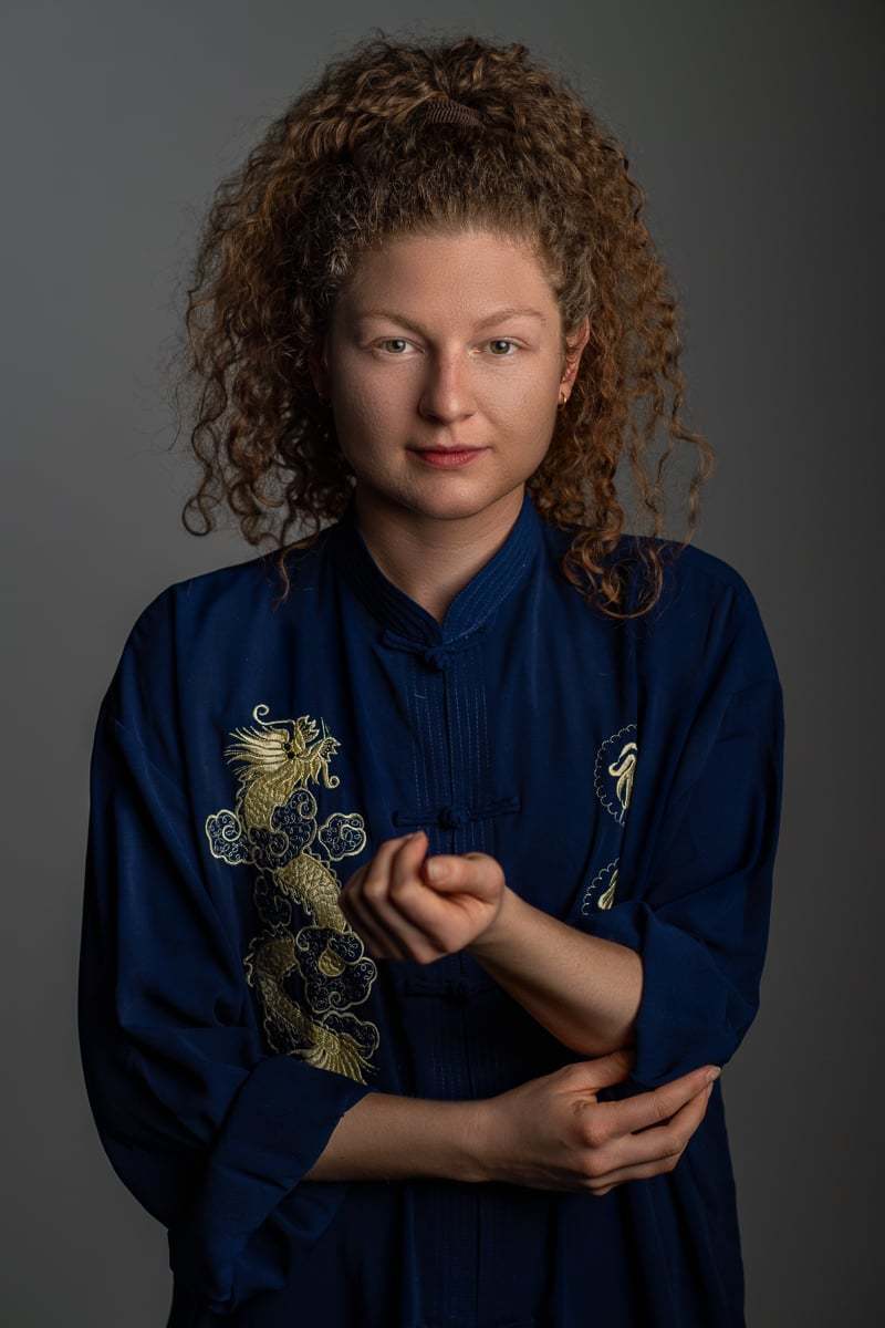 Kung Fu Kämpferin im Fotostudio in Sarnen Sportfotografie im Fotostudio Fotograf Obwalden