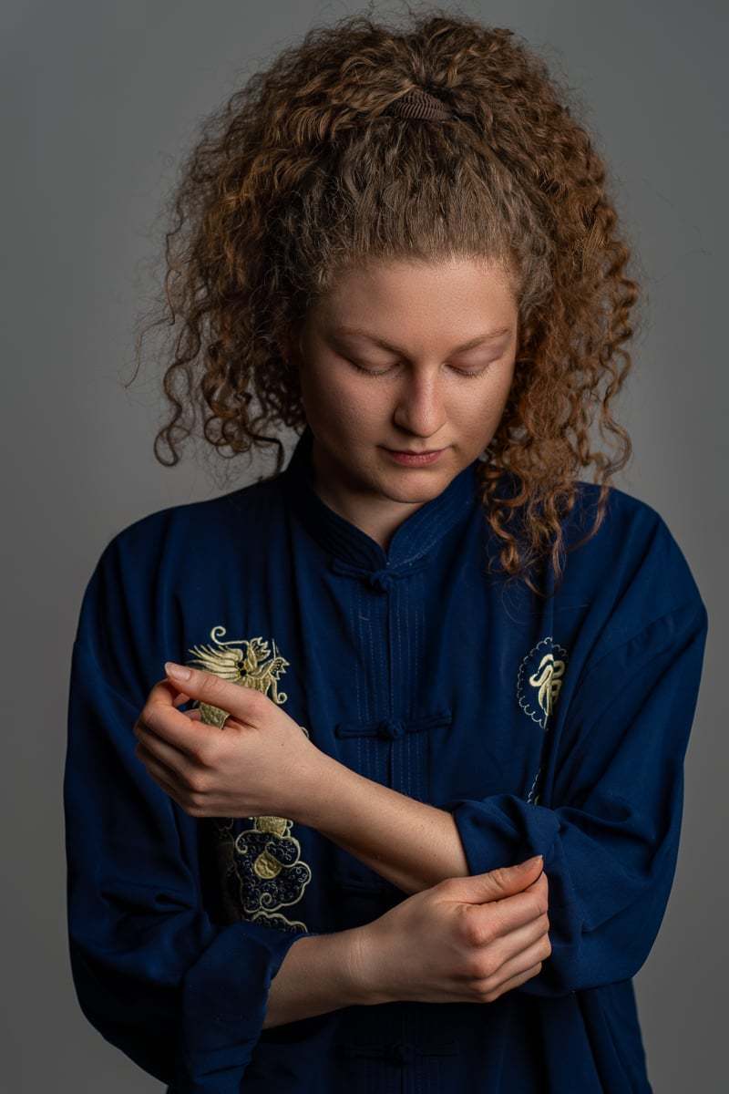 Kung Fu Kämpferin im Fotostudio in Sarnen Sportfotografie im Fotostudio Fotograf Obwalden