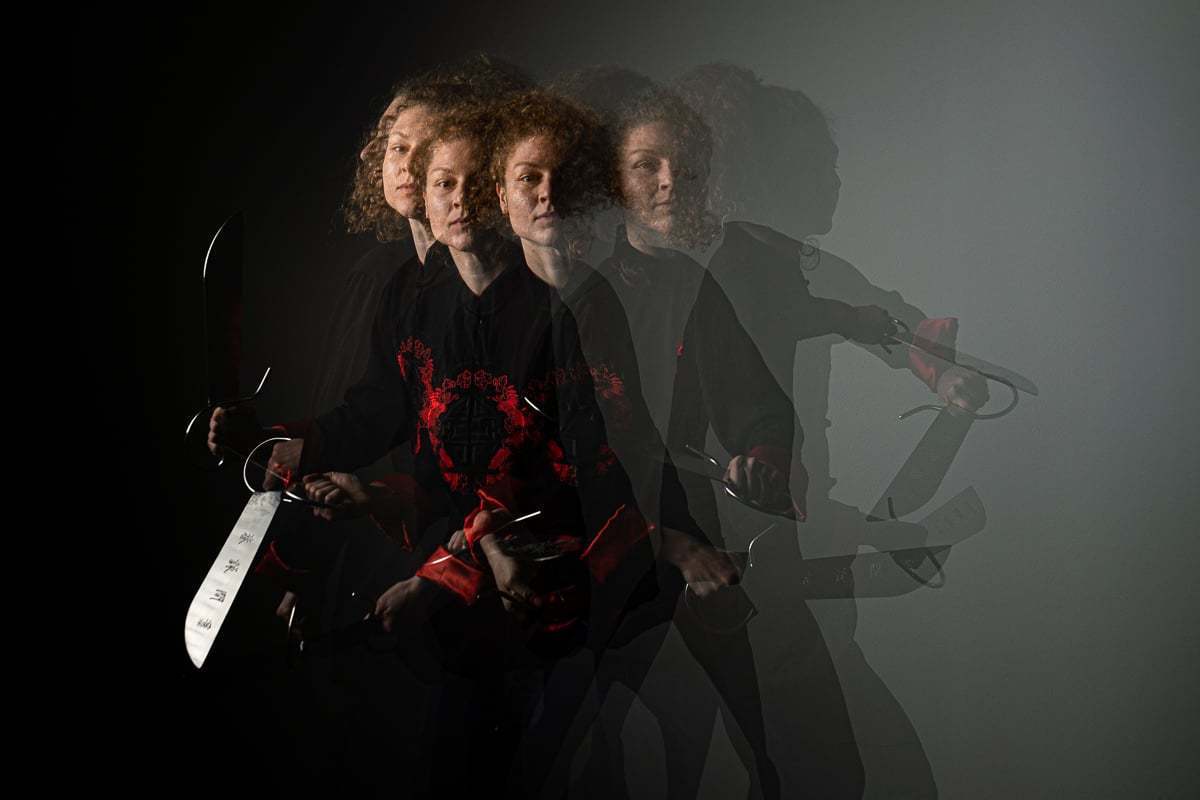 Kung Fu Kämpferin im Fotostudio in Sarnen Sportfotografie im Fotostudio Fotograf Obwalden