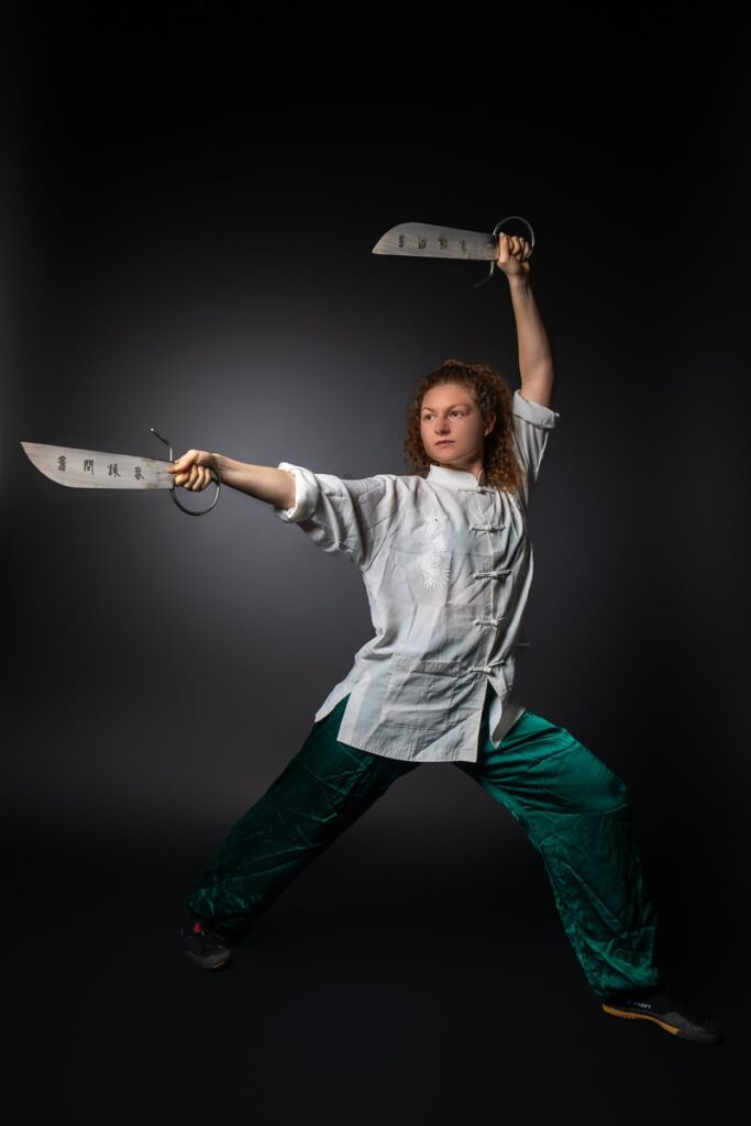 Kung Fu Kämpferin im Fotostudio in Sarnen Sportfotografie im Fotostudio Fotograf Obwalden