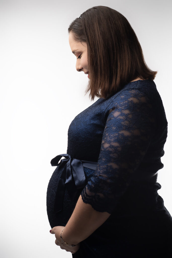 Babybauch im Fotostudio