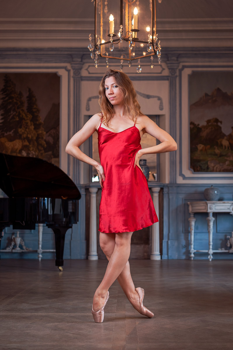 Ballet und Tanz Fotoshooting it Poppyseed Dancer in Luzern im blauen Saal im Chateau Guetsch