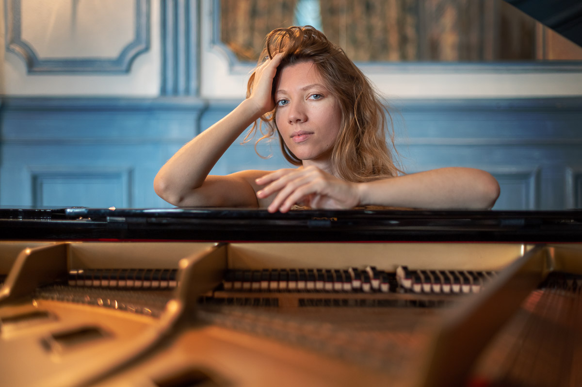 Ballet und Tanz Fotoshooting it Poppyseed Dancer in Luzern im blauen Saal im Chateau Guetsch