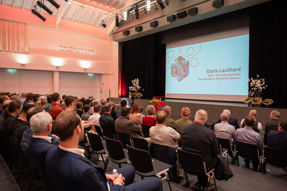 Sarner Wirtschafts Apero mit Doris Leuthard, Jürg Berlinger, Erika Windlin Wirtschaftsapero Sarnen Obwalden Eventfotograf