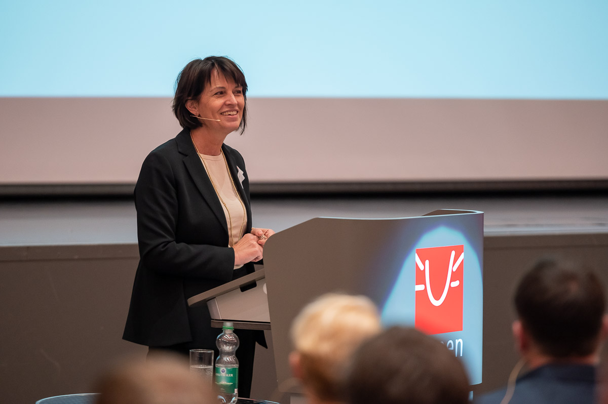 Sarner Wirtschafts Apero mit Doris Leuthard, Jürg Berlinger, Erika Windlin Wirtschaftsapero Sarnen Obwalden Eventfotograf