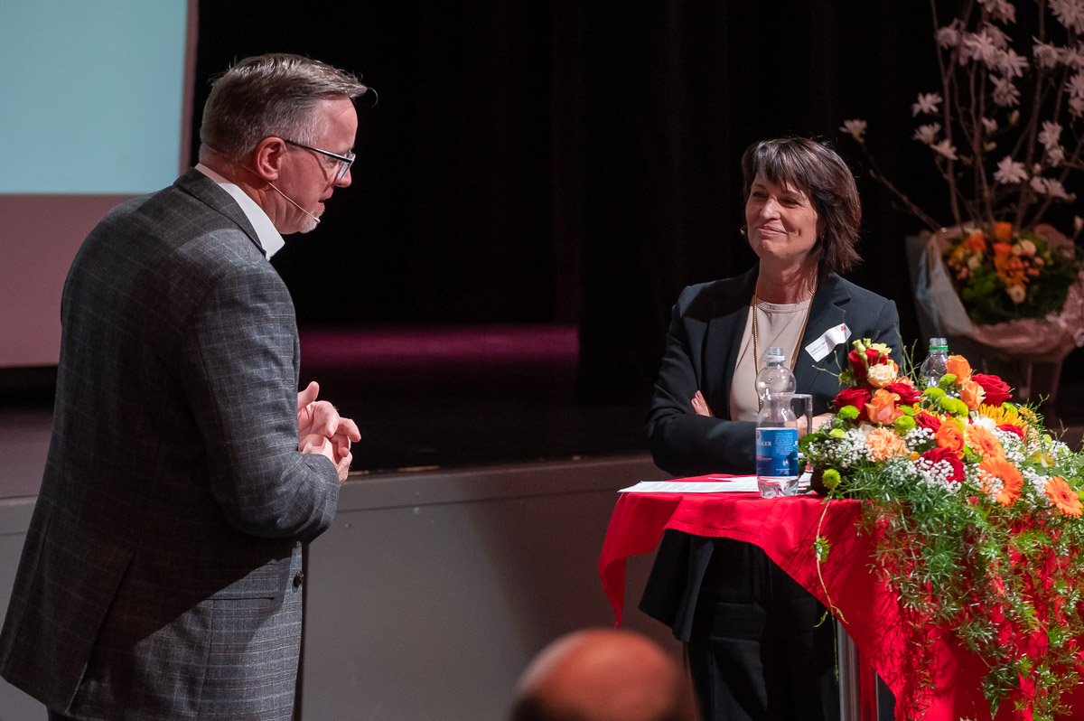 Sarner Wirtschafts Apero mit Doris Leuthard, Jürg Berlinger, Erika Windlin Wirtschaftsapero Sarnen Obwalden Eventfotograf